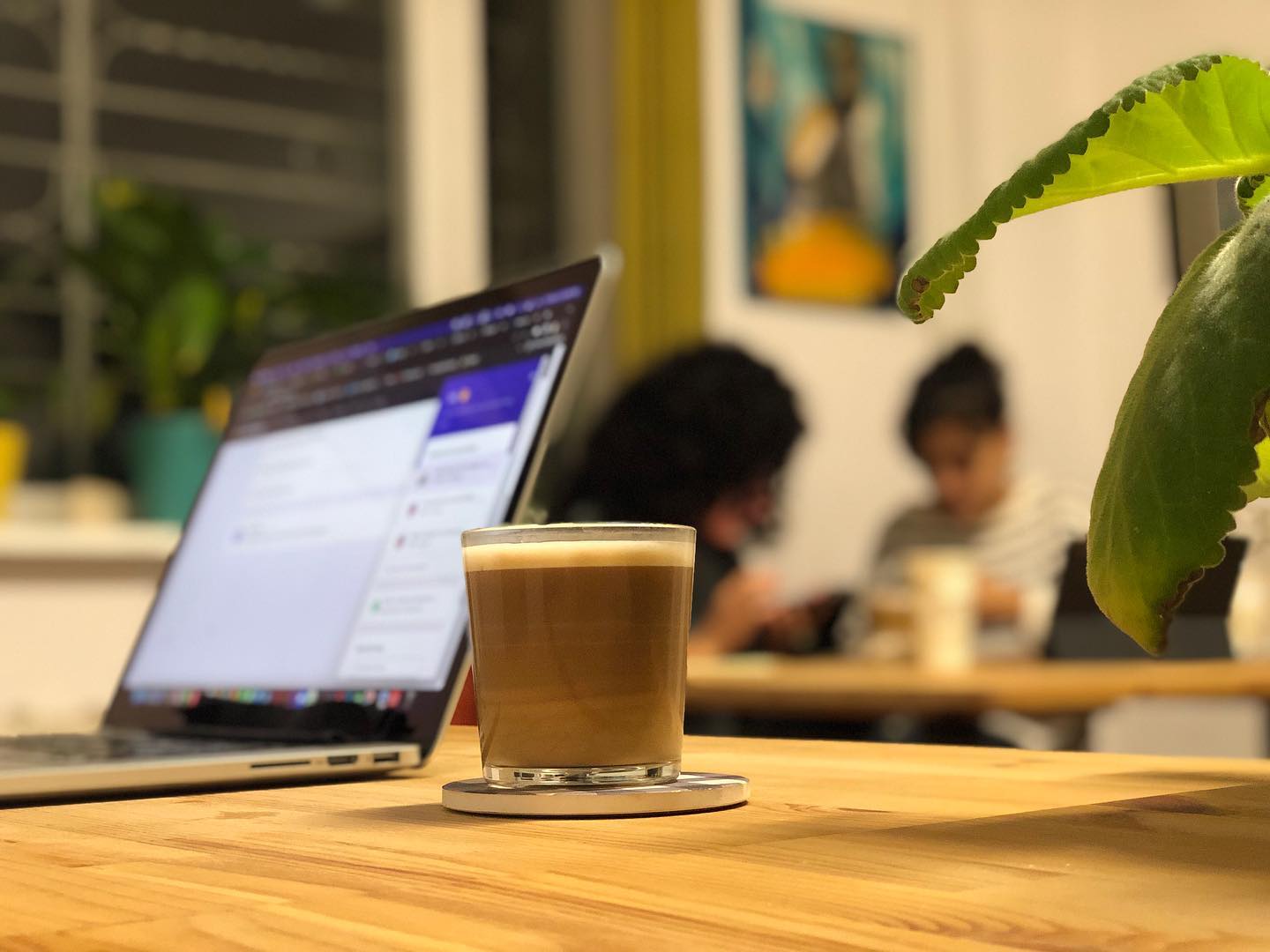 🧠 Coworking vs. Home Office: What’s Better for Your Focus?